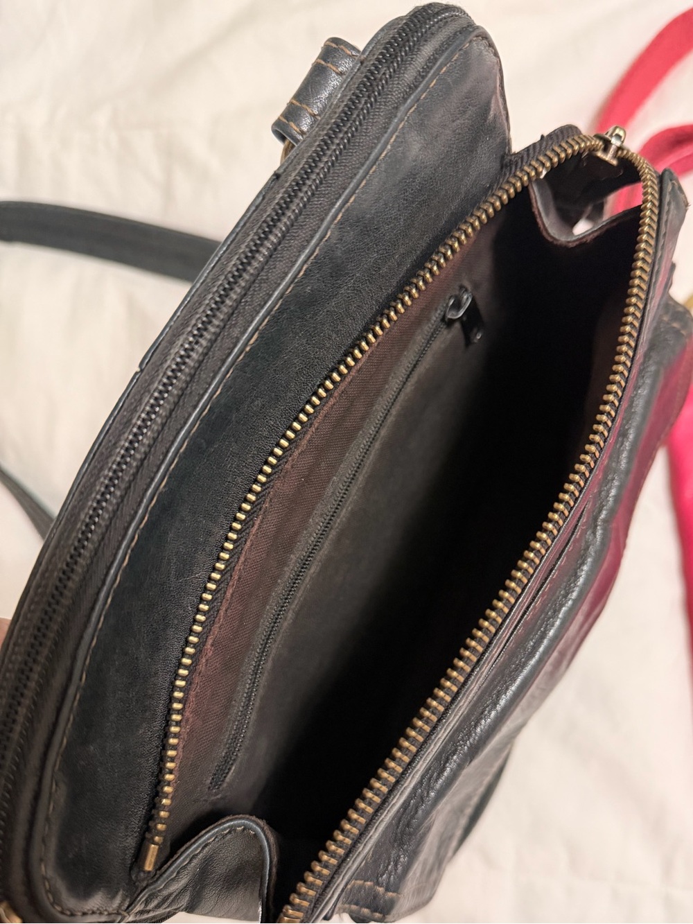 Fossil Black Leather Crossbody Organizer Bag - Picture 3 of 10